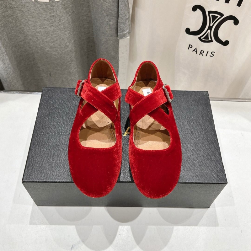 Other flat shoes
